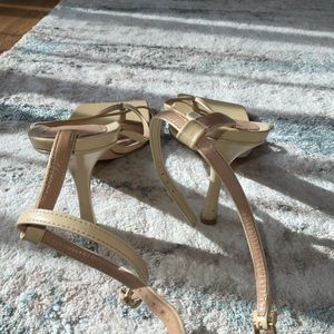BOTTEGA VENETA NUDE HEELS. SIZE 5 1/2.